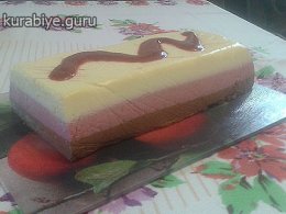 Шоколадно-малиновый десерт с малиновым кули