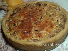 Цибулевий пиріг з маком