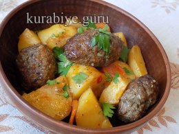 Колбаски из говядины тушеные с овощами