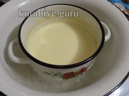 Ванильный крем-десерт с шоколадными пирожными