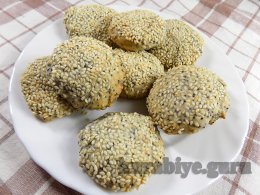 Пісне печиво з насінням соняшника, кунжутом і маком