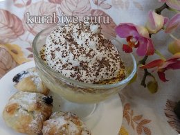 Ванильный крем-десерт с шоколадными пирожными