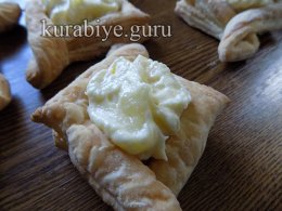 Тістечка з полуницею та масляно-заварним кремом