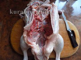 Утка по-царски, фаршированная блинами и клюквой