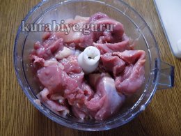 Утка по-царски, фаршированная блинами и клюквой