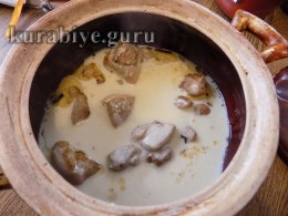 Курица тушеная с картофелем в сметанном соусе