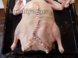 Утка по-царски, фаршированная блинами и клюквой