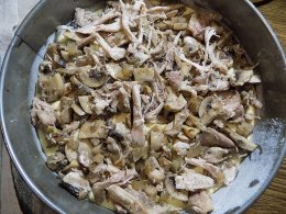 Наливной пирог с курицей и грибами