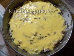 Наливной пирог с курицей и грибами