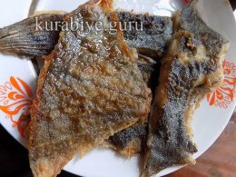 Камбала жареная с грибами и корнишонами