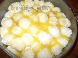 Обезьяний хлеб с яблоками и карамелью