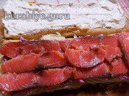  Закусочный торт с копчёной сёмгой и икорным кремом