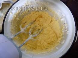 Шоколадно-мигдалевий кекс із вишнею
