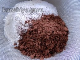 Шоколадный пирог с творогом и вишней
