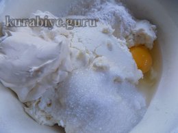 Шоколадный пирог с творогом и вишней