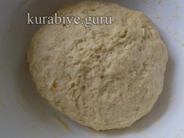 Пишне дріжджове тісто для пиріжків на кефірі