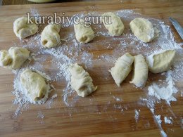 Пирожки с мясом и рисом из дрожжевого теста на кефире