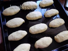 Пирожки с мясом и рисом из дрожжевого теста на кефире