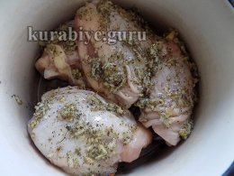 Курица запечённая на хлебе