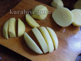 Рыба в кляре с запечённым картофелем и зелёным горошком