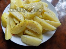 Рыба в кляре с запечённым картофелем и зелёным горошком