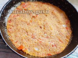 Хрустящая лепёшка из кускуса с томатами