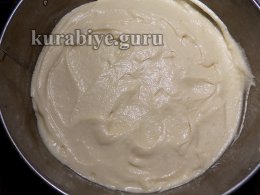 Нежный пирог с яблоками и черникой