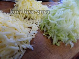 Рис із копченими ковбасками та цукіні