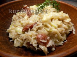 Рис із копченими ковбасками та цукіні