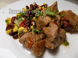 Свинина по-мексикански с фасолевым салатом