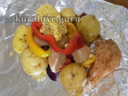 Курица с овощами запечённая в фольге
