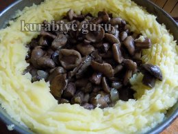 Картопляна запіканка з лісовими грибами у духовці