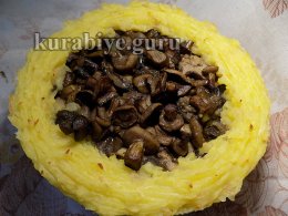 Картопляна запіканка з лісовими грибами у духовці