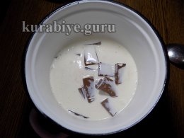 Шоколадный пляцок с клубникой