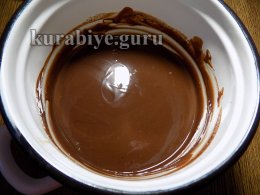 Шоколадный пляцок с клубникой