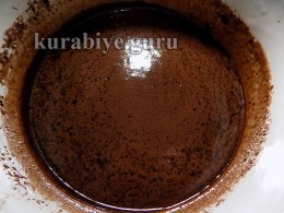 Шоколадный пляцок с клубникой
