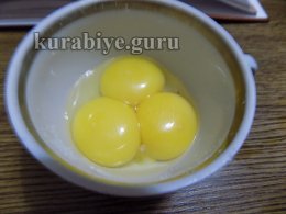 Шоколадный пляцок с клубникой