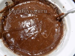 Шоколадный пляцок с клубникой