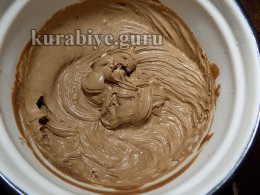 Шоколадный пляцок с клубникой