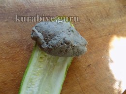 Рулетики из кабачков с куриным паштетом