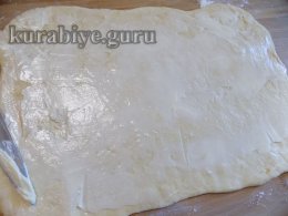 Рулетики з персиками та вершковою глазур'ю