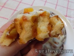 Рулетики з персиками та вершковою глазур'ю