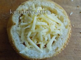Посыпаем тёртым сыром
