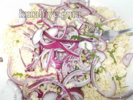 Салат с кускусом, огурцом и фетой 