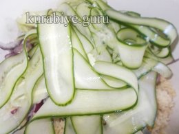 Салат с кускусом, огурцом и фетой 