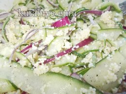 Салат с кускусом, огурцом и фетой 
