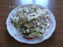 Салат с кускусом, огурцом и фетой 
