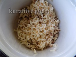 Салат Сандра с колбасным сыром