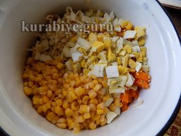 Салат Сандра с колбасным сыром