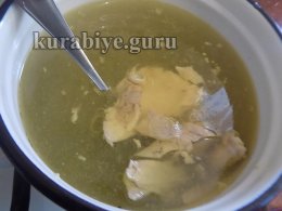 Куриный бульон с кукурузными клецками